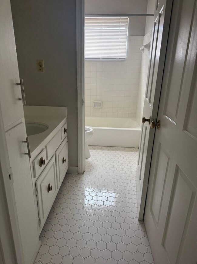 Building Photo - House for Rent in quite Neighborhood