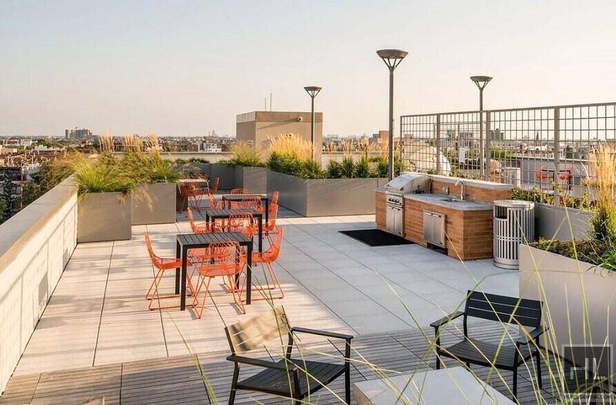 Building Photo - 310 Clarkson Ave