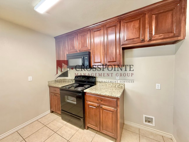 Building Photo - Tour Today! Two Bedroom, Two Bathroom Duplex!