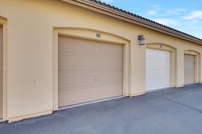Building Photo - 1501 Secret Ravine Pkwy