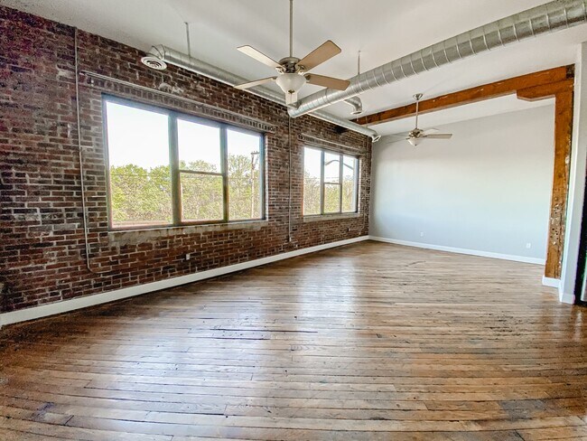 Primary Photo - 423 N 3rd St