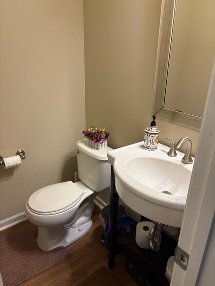 Building Photo - 509 Durants Neck Ln