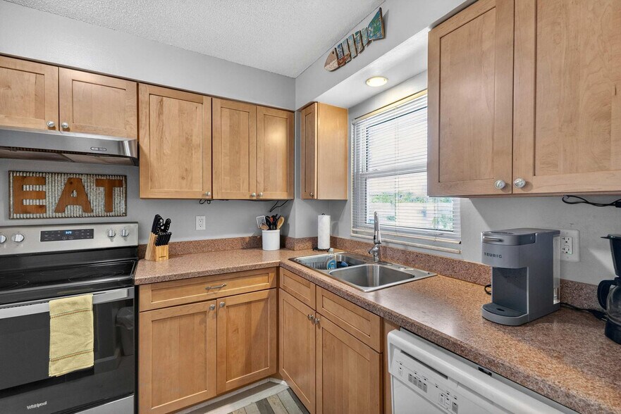 Building Photo - 153 Vista Hermosa Cir