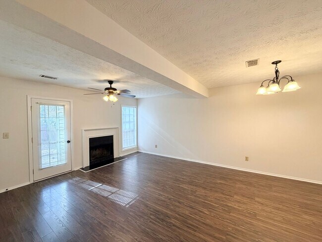 Building Photo - Gorgeous Doraville 2 Bed-2.5 Bath Townhouse, Roommate Floor plan!