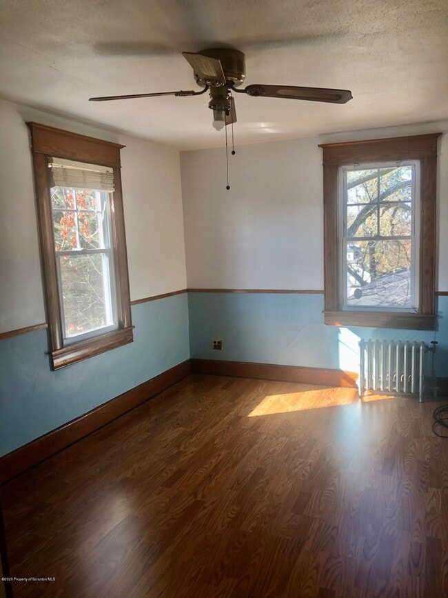 Building Photo - 504 School St