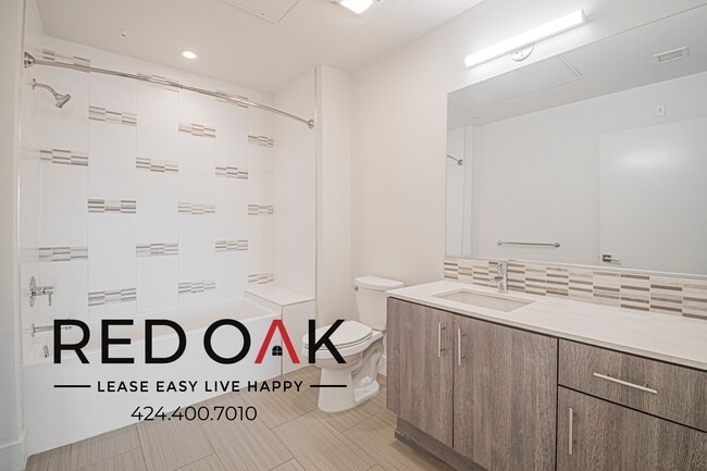 Building Photo - 1331 W 7th St