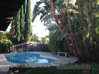 Building Photo - Charming Single-Story Pool Home in Prime Northridge Location
