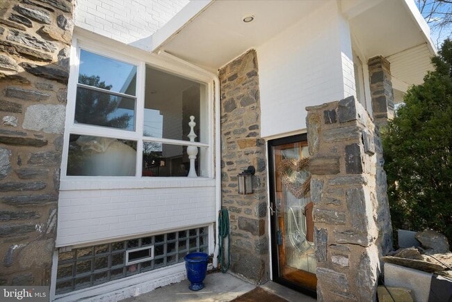 Building Photo - 2737 E Country Club Rd