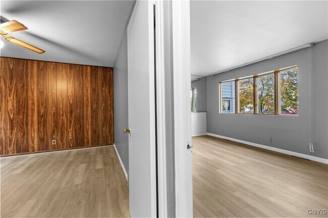 Building Photo - 60 Leslie Ave