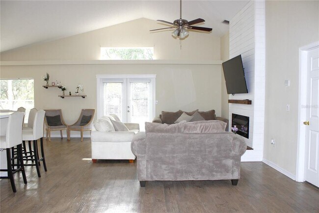 Building Photo - 13748 Meade Ct