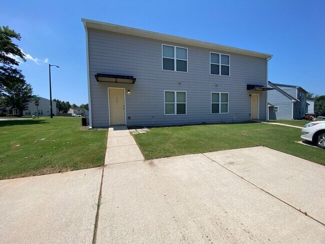 Building Photo - PRE-LEASING FOR JULY 10TH!  1/2 OFF SECURI...