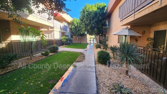 Building Photo - 400 N Sunrise Way