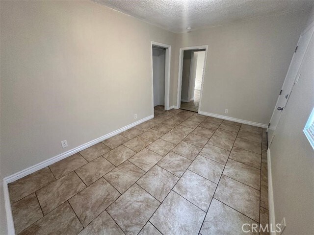 Building Photo - 10516 Clovis Ave