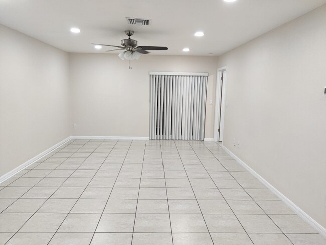 Building Photo - 4203 Ponce De Leon Blvd