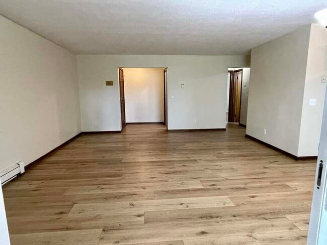 Building Photo - 6495 Bella Vista Dr NE