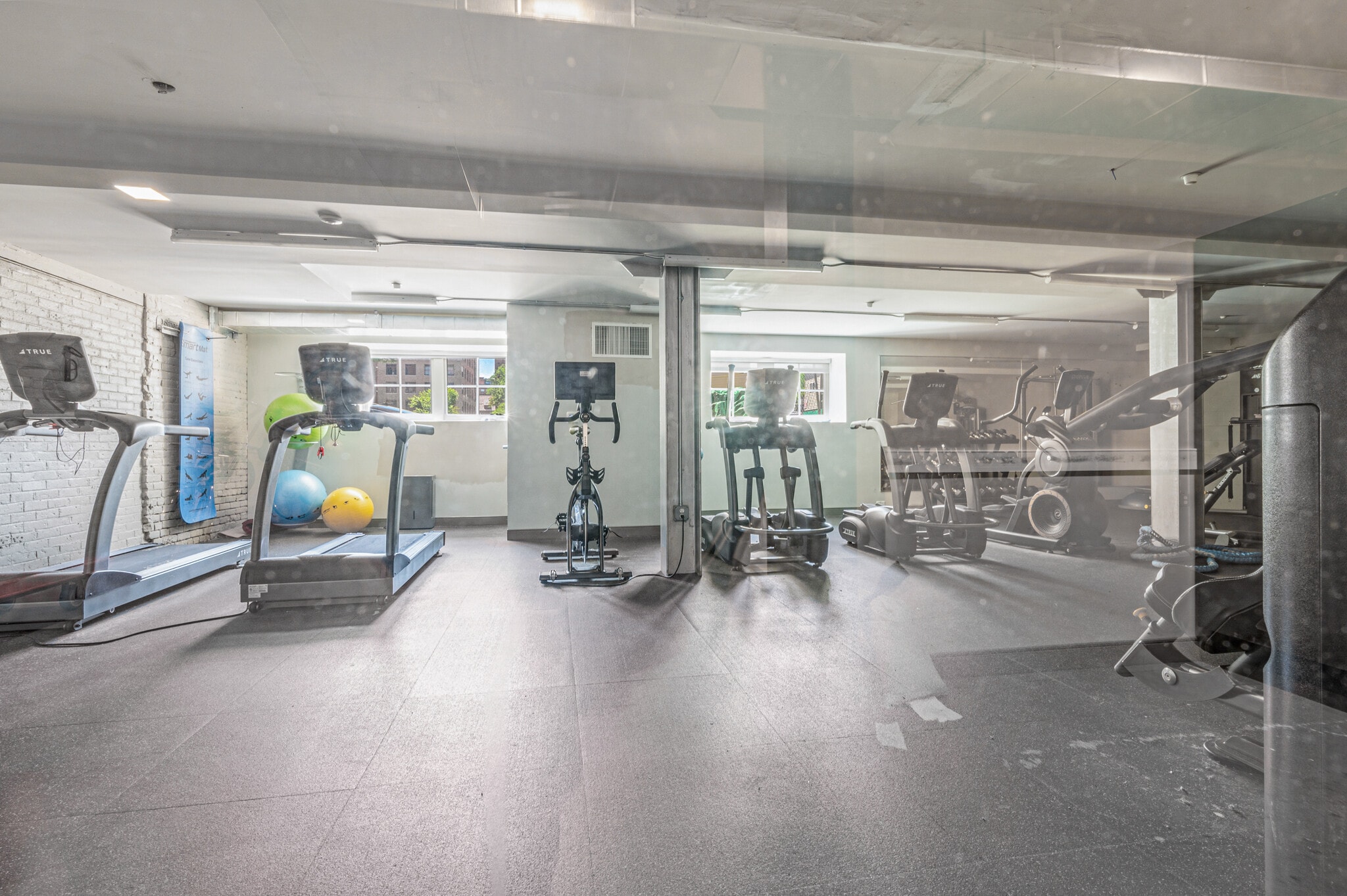 Building Photo - 103 Allyn St