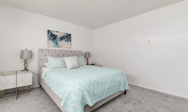 Building Photo - Welcome to this charming 1-bedroom condo n...