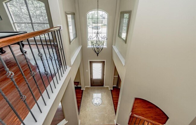 Building Photo - 303 N Elder Grove Dr