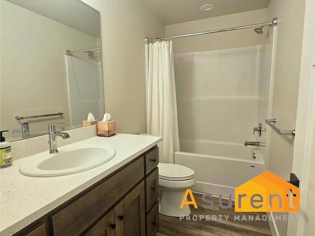 Building Photo - Beautiful fully furnished, single level 3 ...