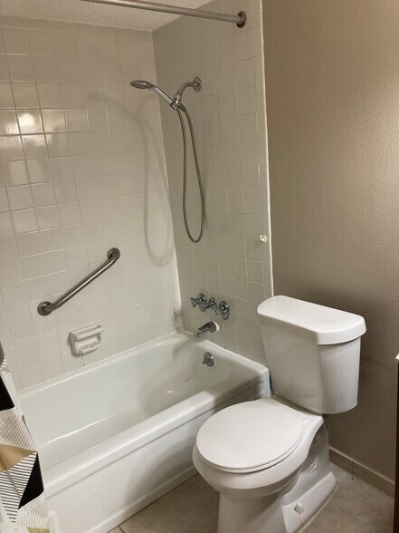 Second bathroom with accessible features - 3320 N Arnoult Rd