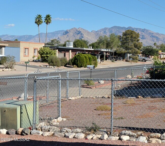 Building Photo - 3777 W Horizon Hills Dr