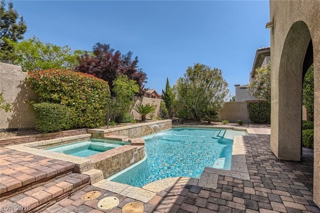 Building Photo - 552 Puenta Del Rey St