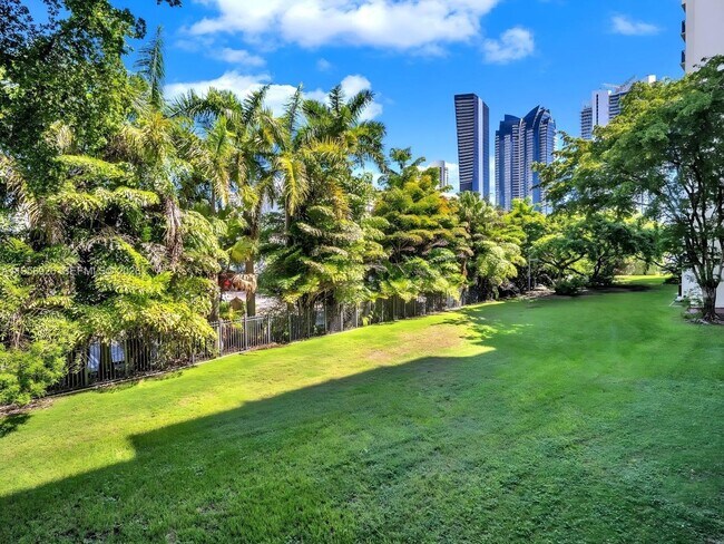 Building Photo - 17021 N Bay Rd