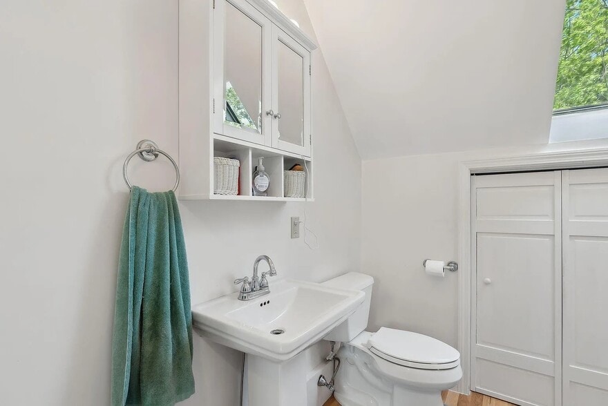 Bath - 39 Greenville St