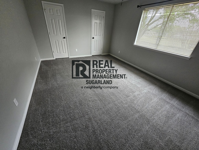 Building Photo - Executive Living in the Heart of Sugar Land