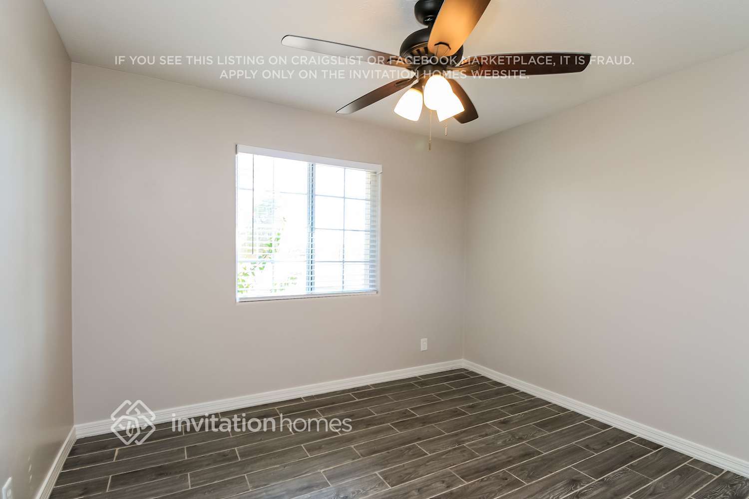 Building Photo - 1562 W Carol Ave