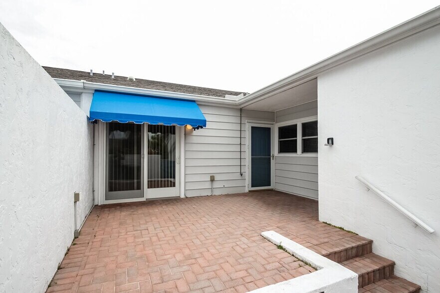 Building Photo - 825 Waterside Ln