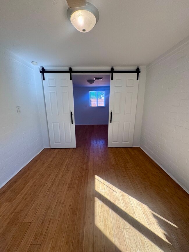 Building Photo - FOR RENT