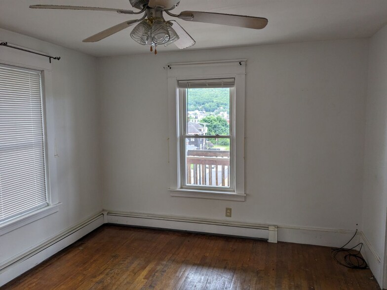 Building Photo - 174 Blanchard St