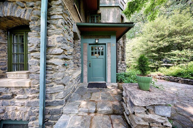 Building Photo - 31 Sheldon Pl
