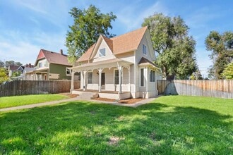Building Photo - 1403 8th St
