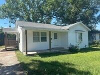 Building Photo - 806 Old Angleton Rd