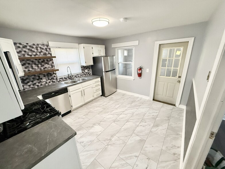 Kitchen - 4206 Urn St