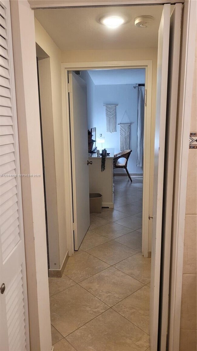 Building Photo - 2899 Collins Ave