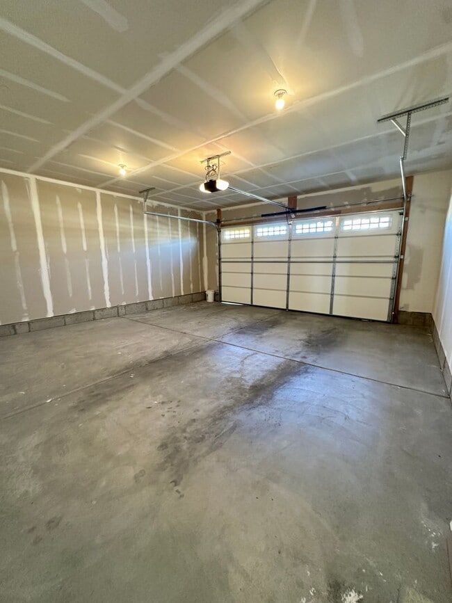 Building Photo - Beautiful Summerfield Home for RENT!!