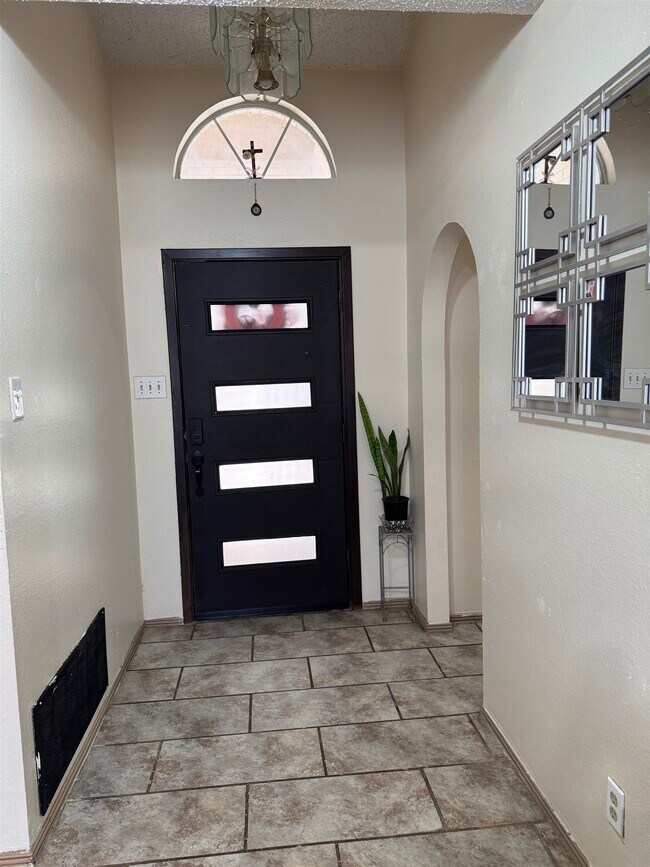 Building Photo - 605 Atlanta Dr