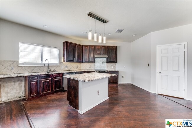 Building Photo - 300 Santolina Ln