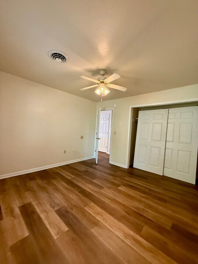 Building Photo - 1555-MF2-E4