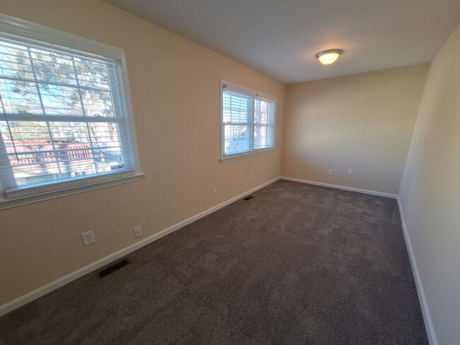 Building Photo - 408 Savage Dr