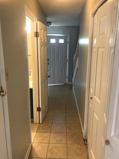 Building Photo - 3877 Glencoe Dr