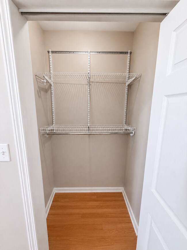 Building Photo - Sunny Top-Floor 3BR/2BA in West Ridge with Parking and Water Included