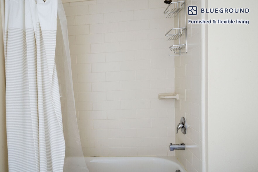 Building Photo - 690 Long Bridge St