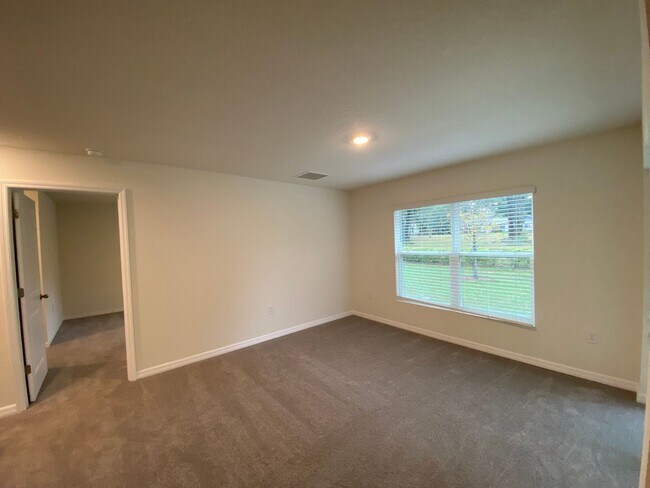 Building Photo - Desirable SE Ocala Neighborhood - Deer Path - 3/2/2 *Won't Last*