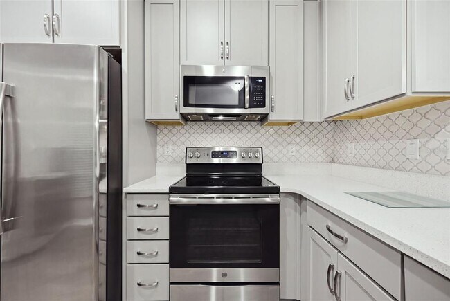 Building Photo - 30138 Southwell Ln