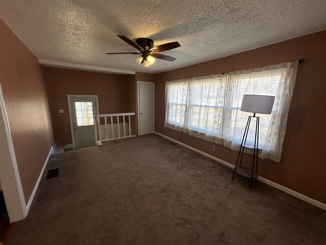 Building Photo - 957 N Ridgewood Dr