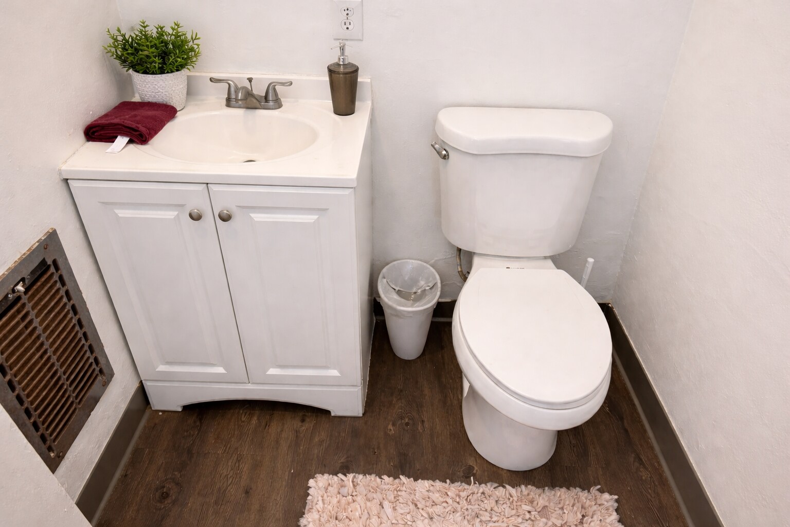 Building Photo - 2811 Dracena St